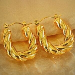 Elegant Gold Hoop Earrings